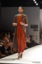 Model walk the ramp for Kiran Uttam Ghosh Show at Wills Lifestyle India Fashion Week 2012 day 1 on 6th Oct 2012 (21).JPG